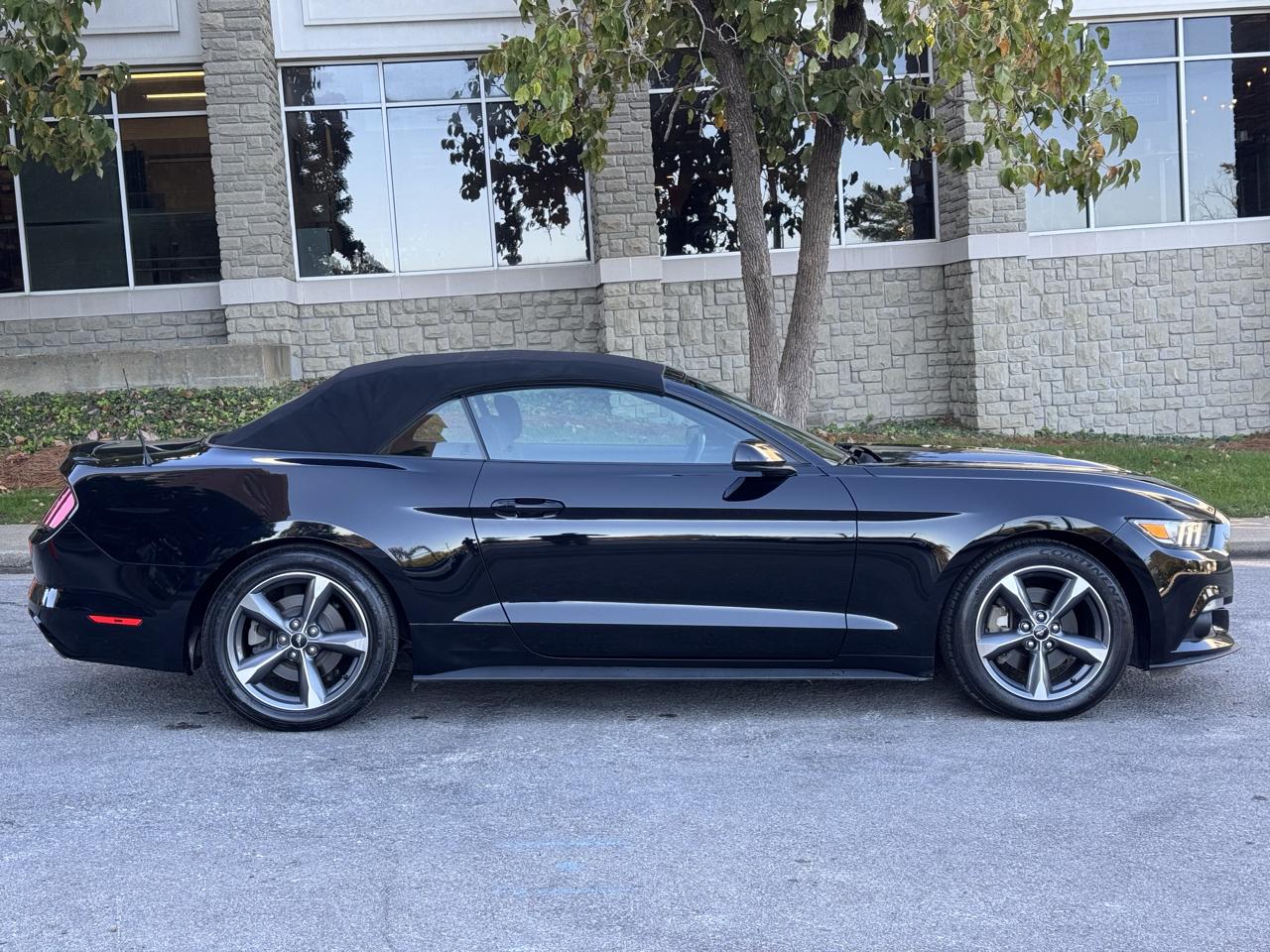 Ford Mustang V6 Convertible 2016
