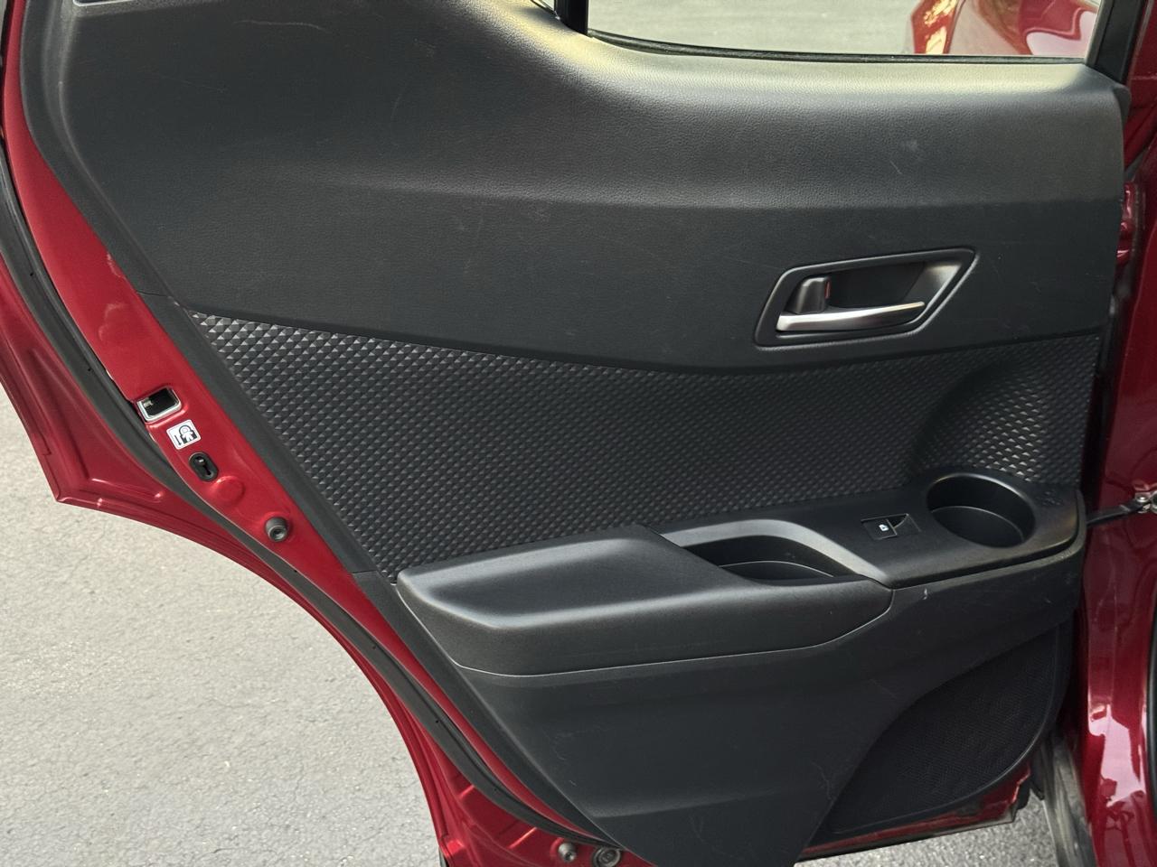 Toyota C-HR XLE 2018