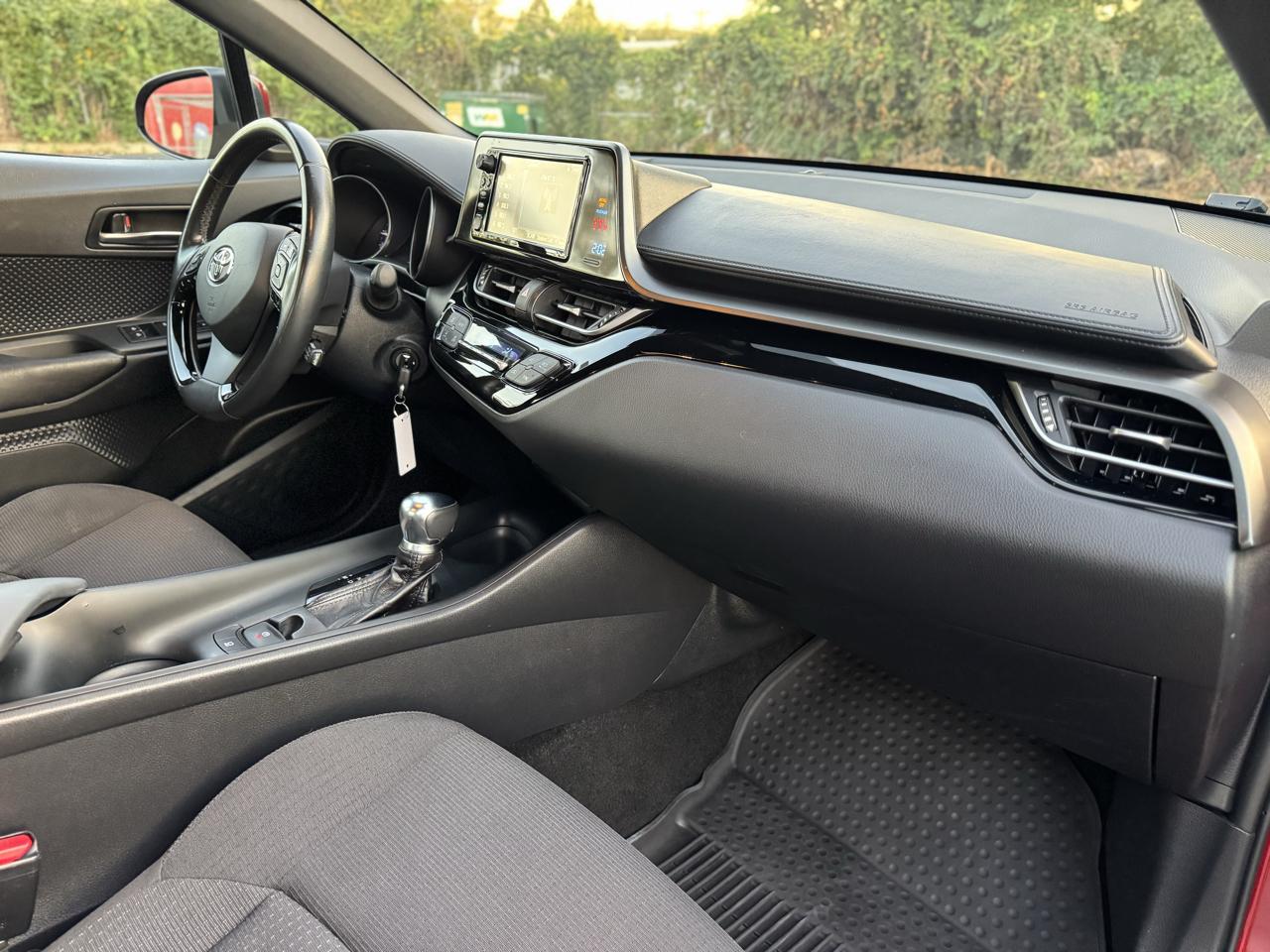 Toyota C-HR XLE 2018
