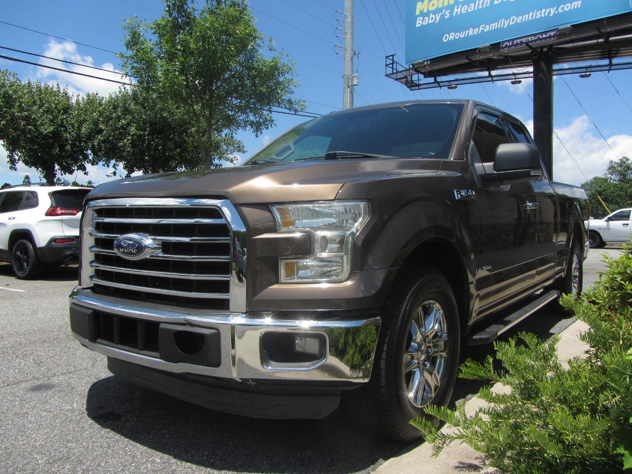 Ford F-150 2WD SuperCab 145" Lariat 2015