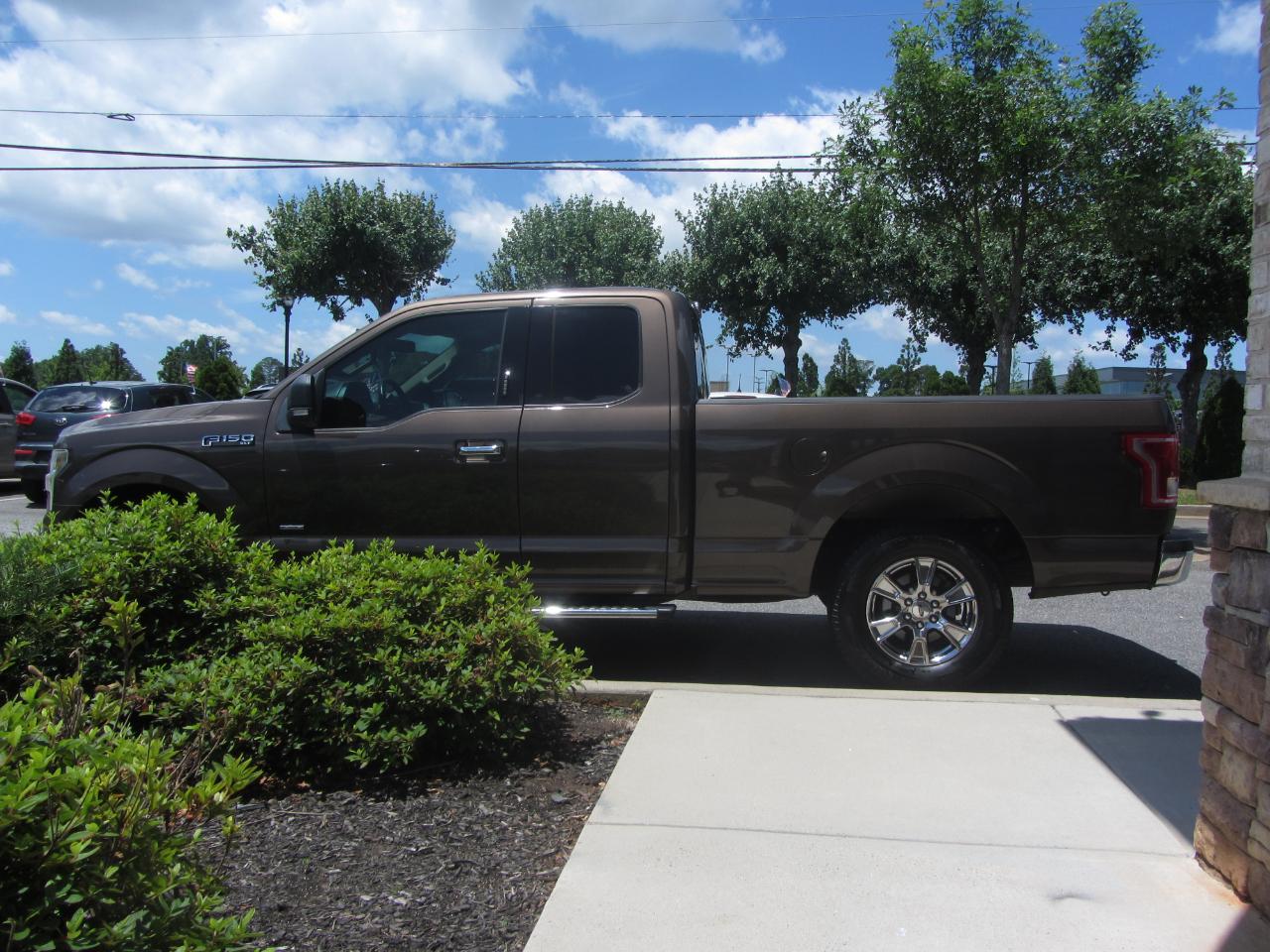 Ford F-150 2WD SuperCab 145" Lariat 2015