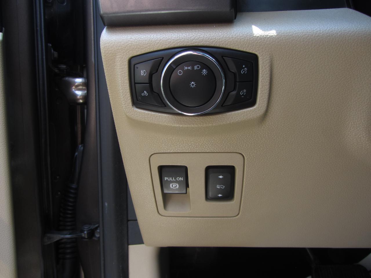 Ford F-150 2WD SuperCab 145" Lariat 2015