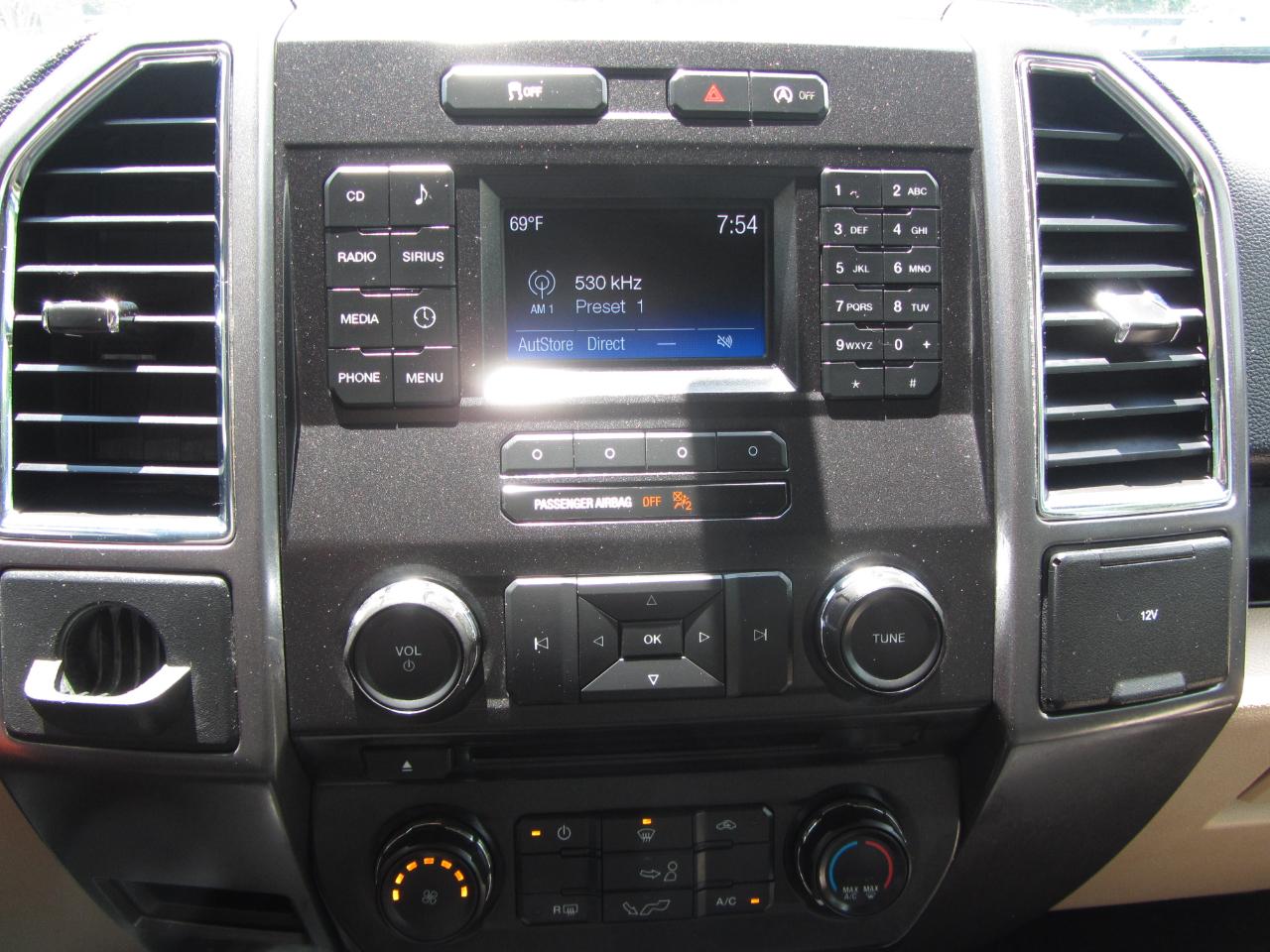 Ford F-150 2WD SuperCab 145" Lariat 2015