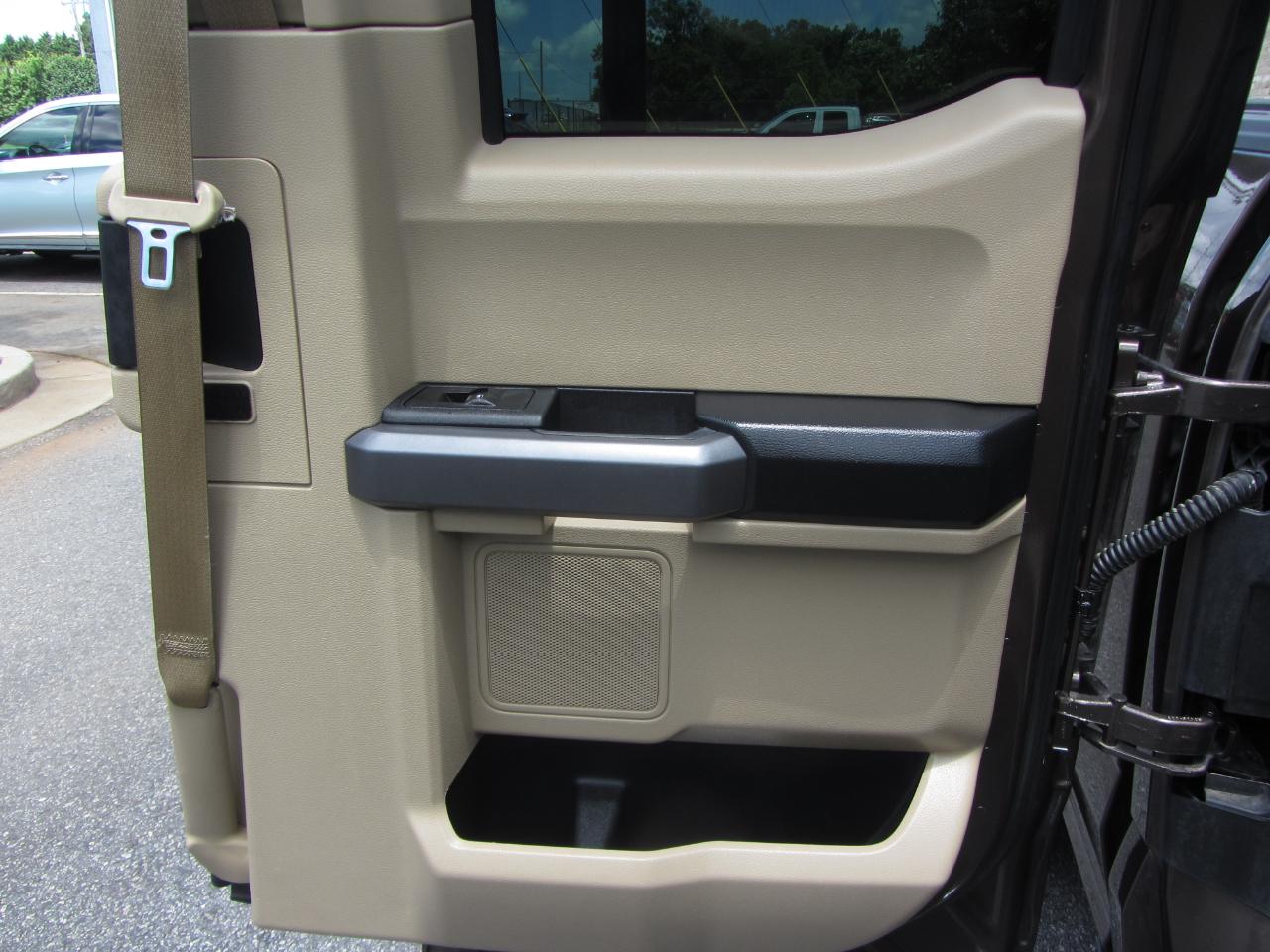 Ford F-150 2WD SuperCab 145" Lariat 2015
