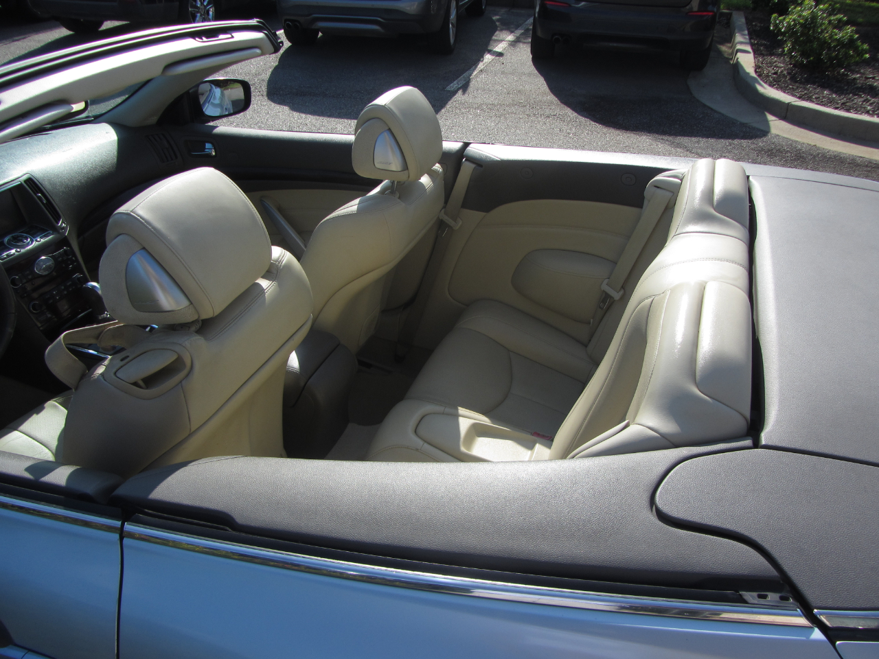 Infiniti G37 Convertible 2dr Base 2012 Infiniti G37 Convertible 2dr Base 2012