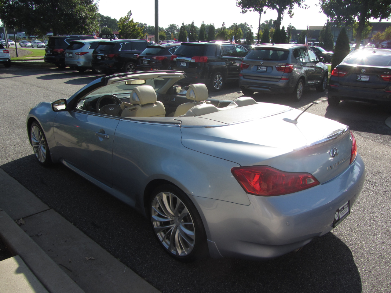 Infiniti G37 Convertible 2dr Base 2012 Infiniti G37 Convertible 2dr Base 2012
