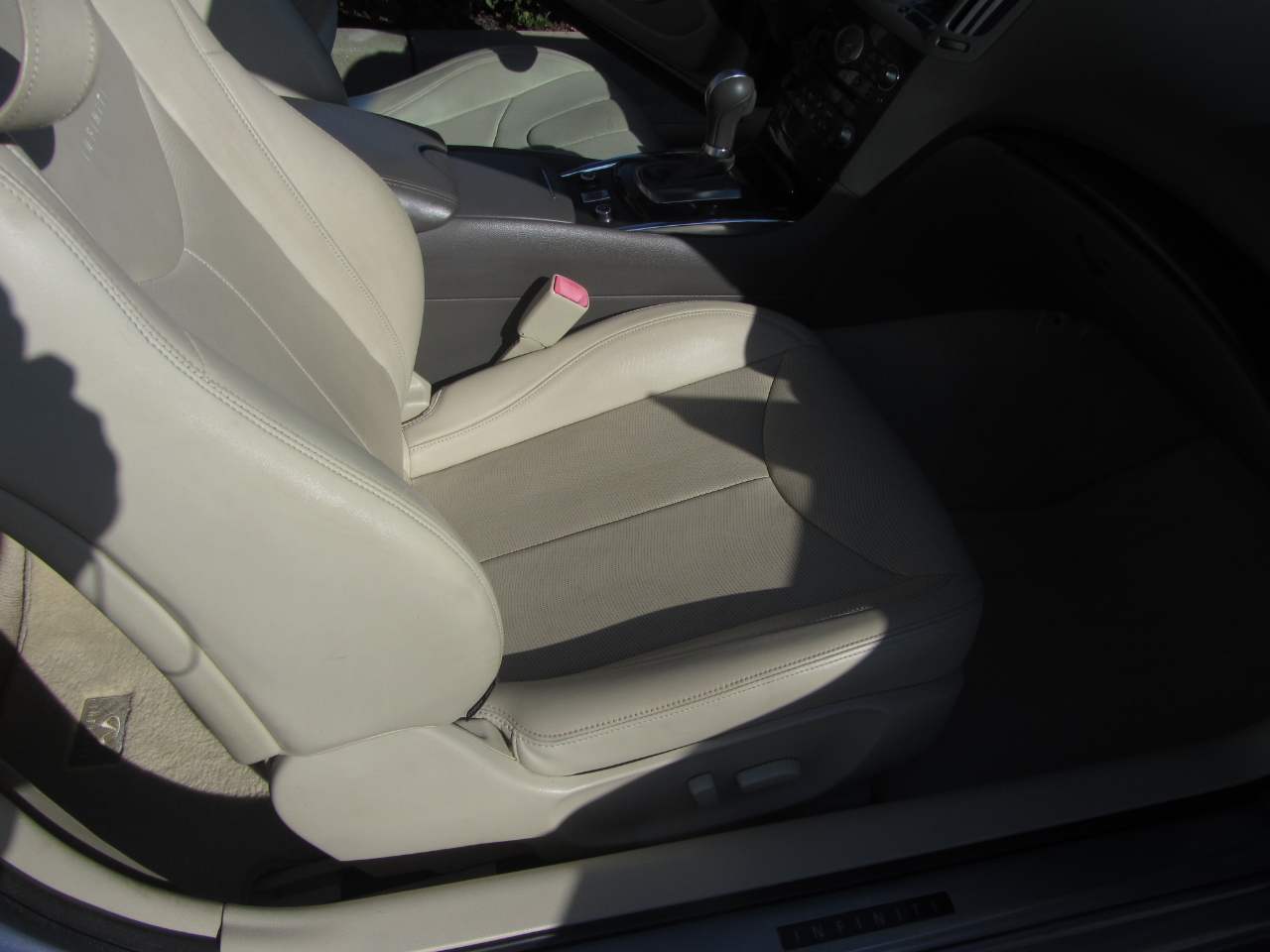 Infiniti G37 Convertible 2dr Base 2012 Infiniti G37 Convertible 2dr Base 2012