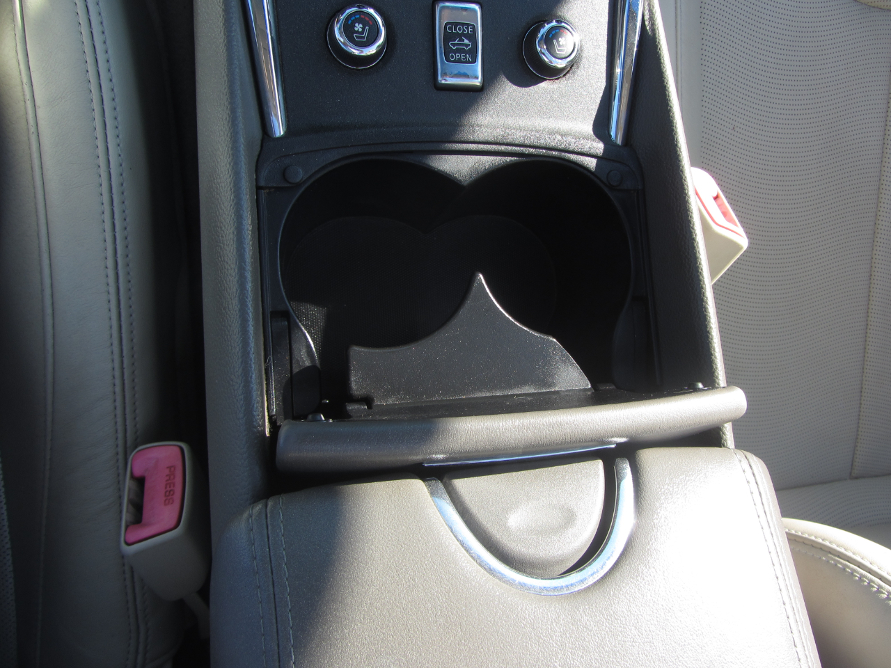 Infiniti G37 Convertible 2dr Base 2012 Infiniti G37 Convertible 2dr Base 2012