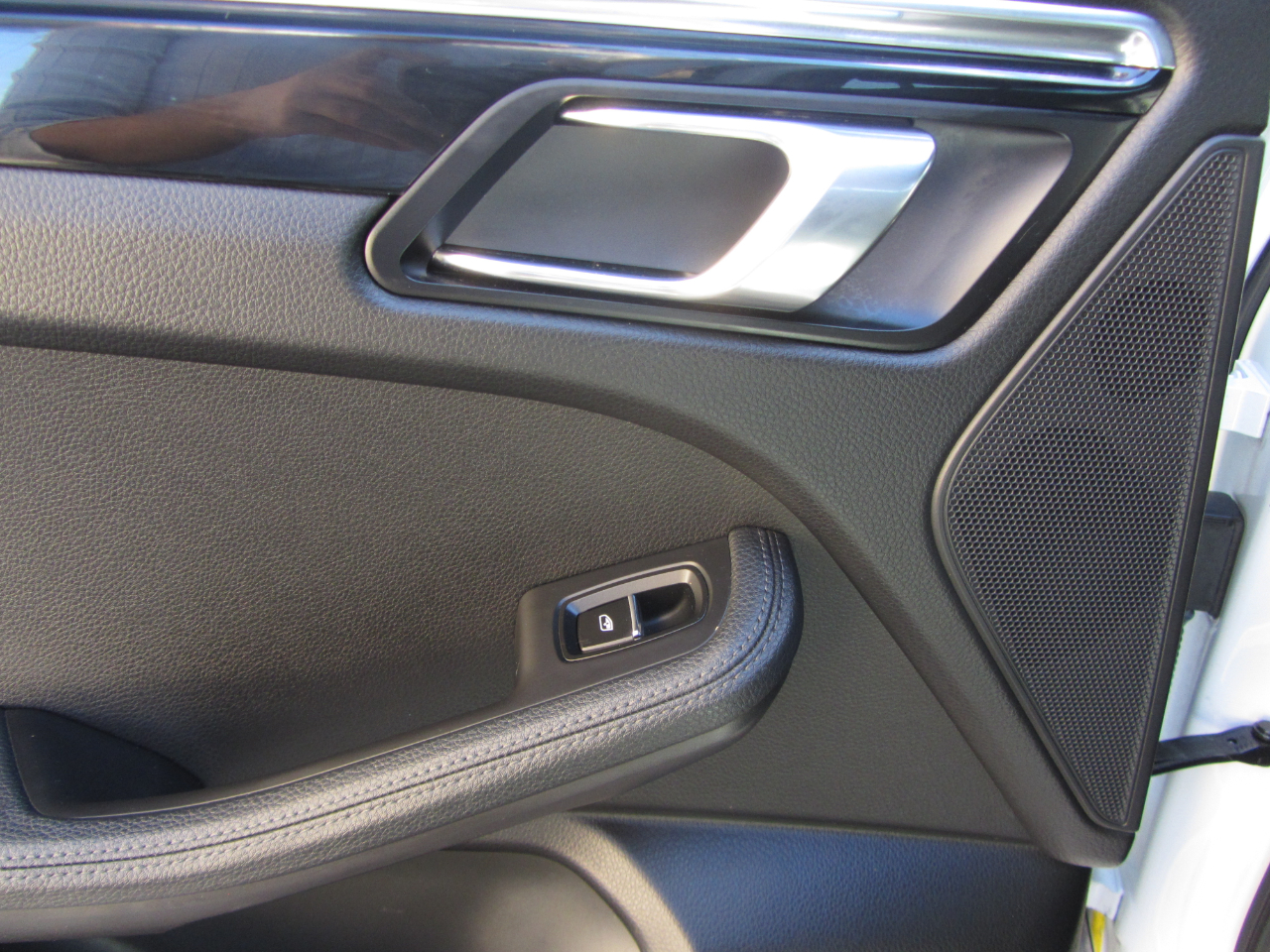 Porsche Macan AWD 4dr S 2015 Porsche Macan AWD 4dr S 2015