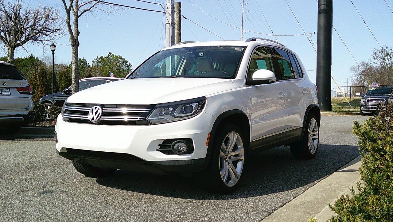 Volkswagen Tiguan 2WD 4dr Auto SE w/Sunroof & Nav 2012