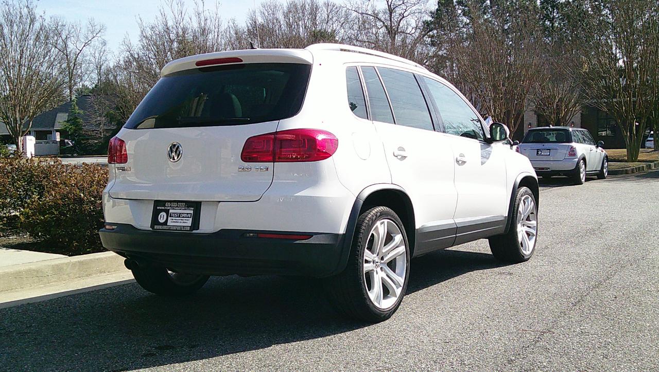 Volkswagen Tiguan 2WD 4dr Auto SE w/Sunroof & Nav 2012