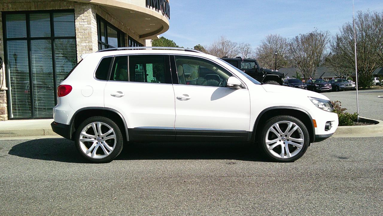 Volkswagen Tiguan 2WD 4dr Auto SE w/Sunroof & Nav 2012