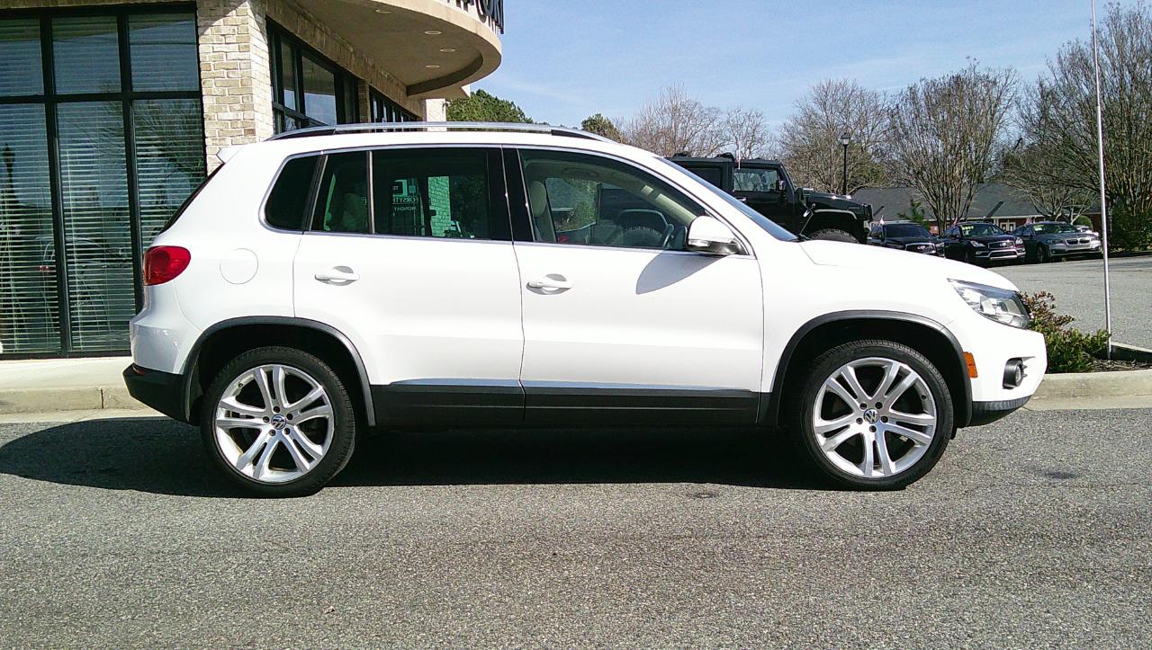 Volkswagen Tiguan 2WD 4dr Auto SE w/Sunroof & Nav 2012