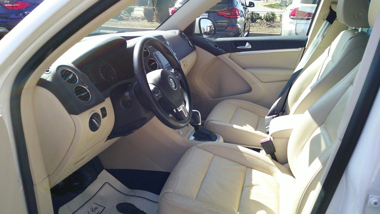 Volkswagen Tiguan 2WD 4dr Auto SE w/Sunroof & Nav 2012