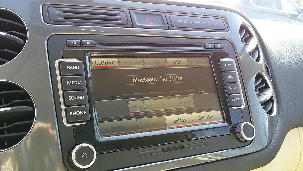 Volkswagen Tiguan 2WD 4dr Auto SE w/Sunroof & Nav 2012