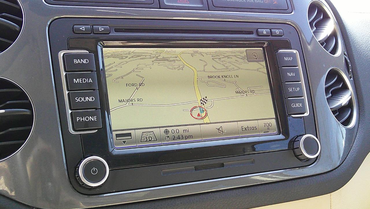 Volkswagen Tiguan 2WD 4dr Auto SE w/Sunroof & Nav 2012