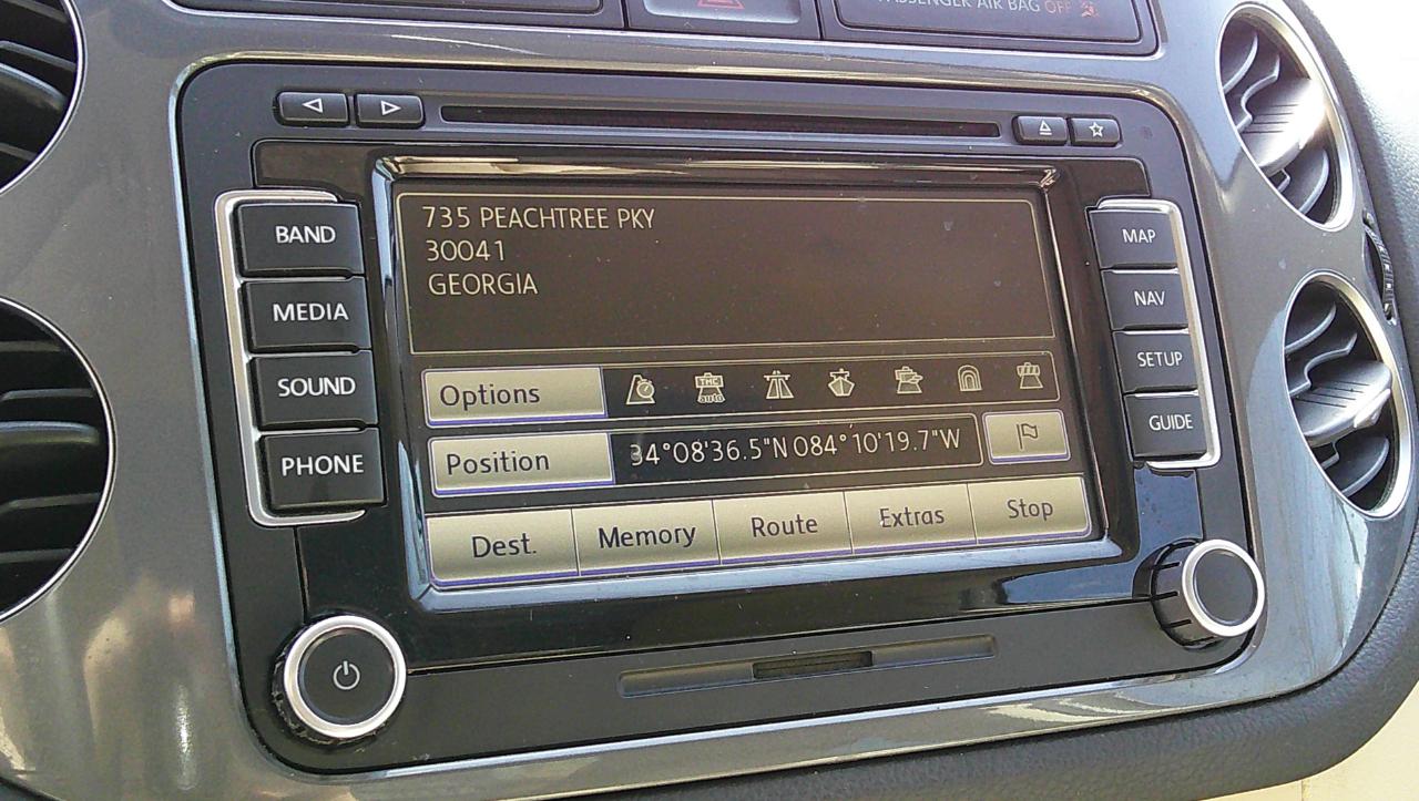 Volkswagen Tiguan 2WD 4dr Auto SE w/Sunroof & Nav 2012