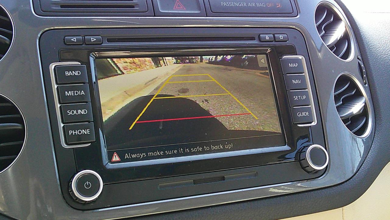 Volkswagen Tiguan 2WD 4dr Auto SE w/Sunroof & Nav 2012