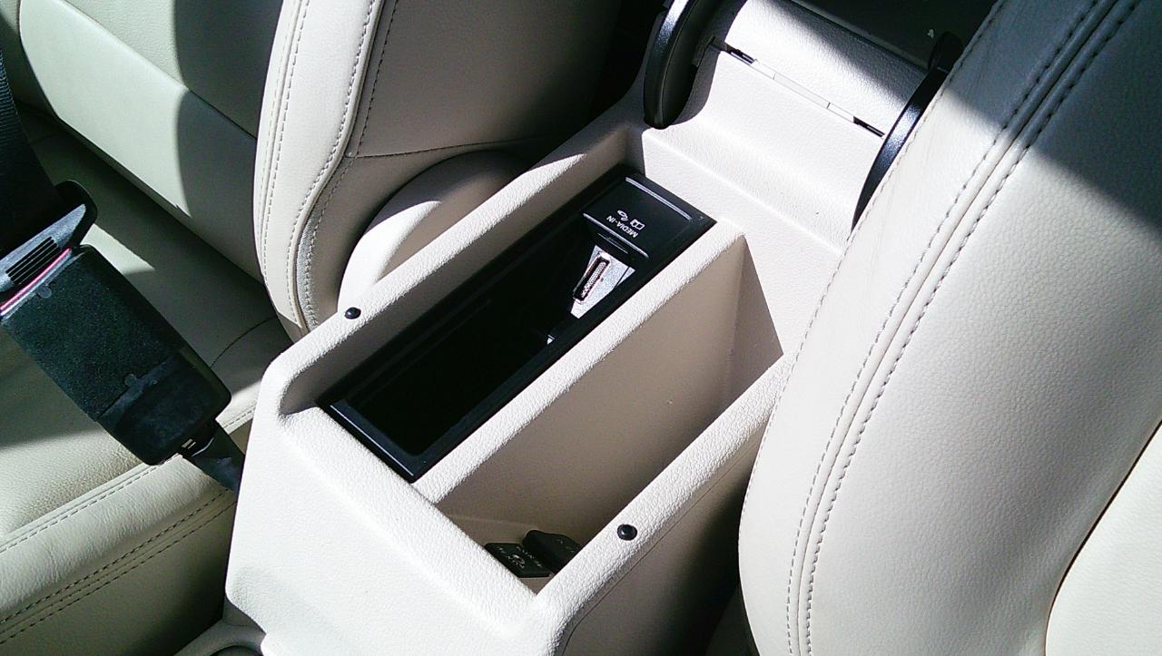 Volkswagen Tiguan 2WD 4dr Auto SE w/Sunroof & Nav 2012