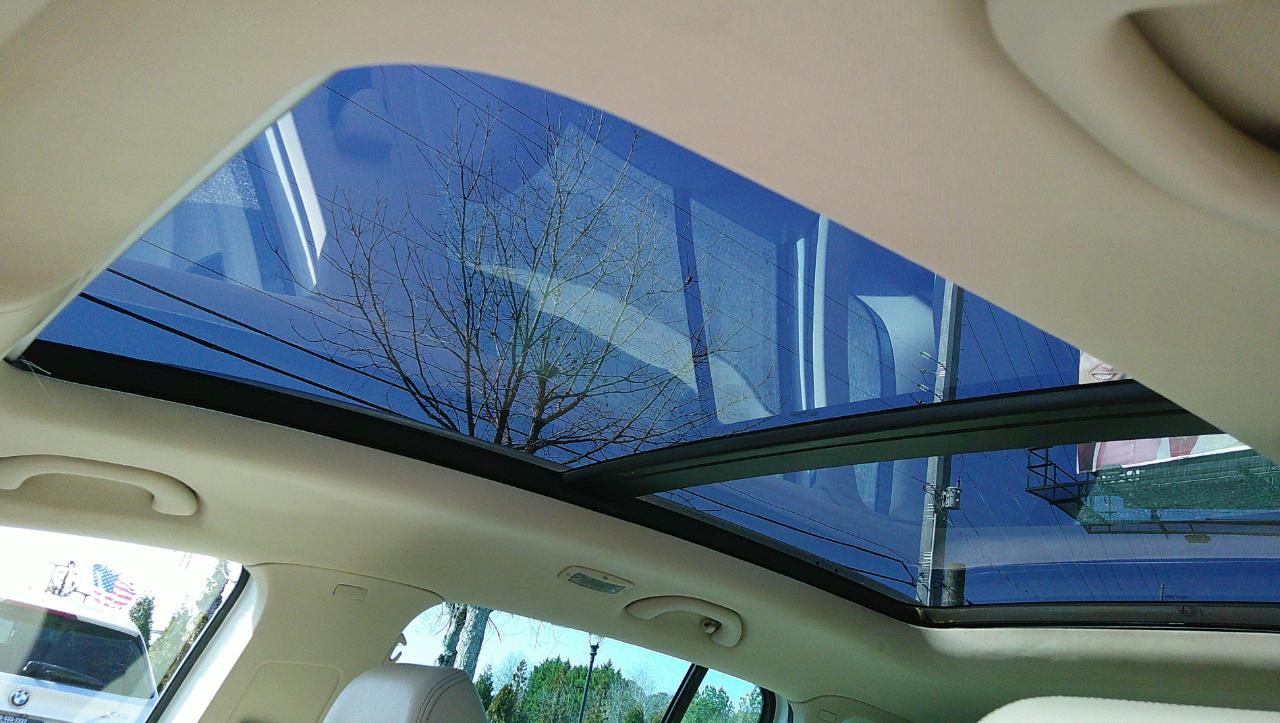 Volkswagen Tiguan 2WD 4dr Auto SE w/Sunroof & Nav 2012