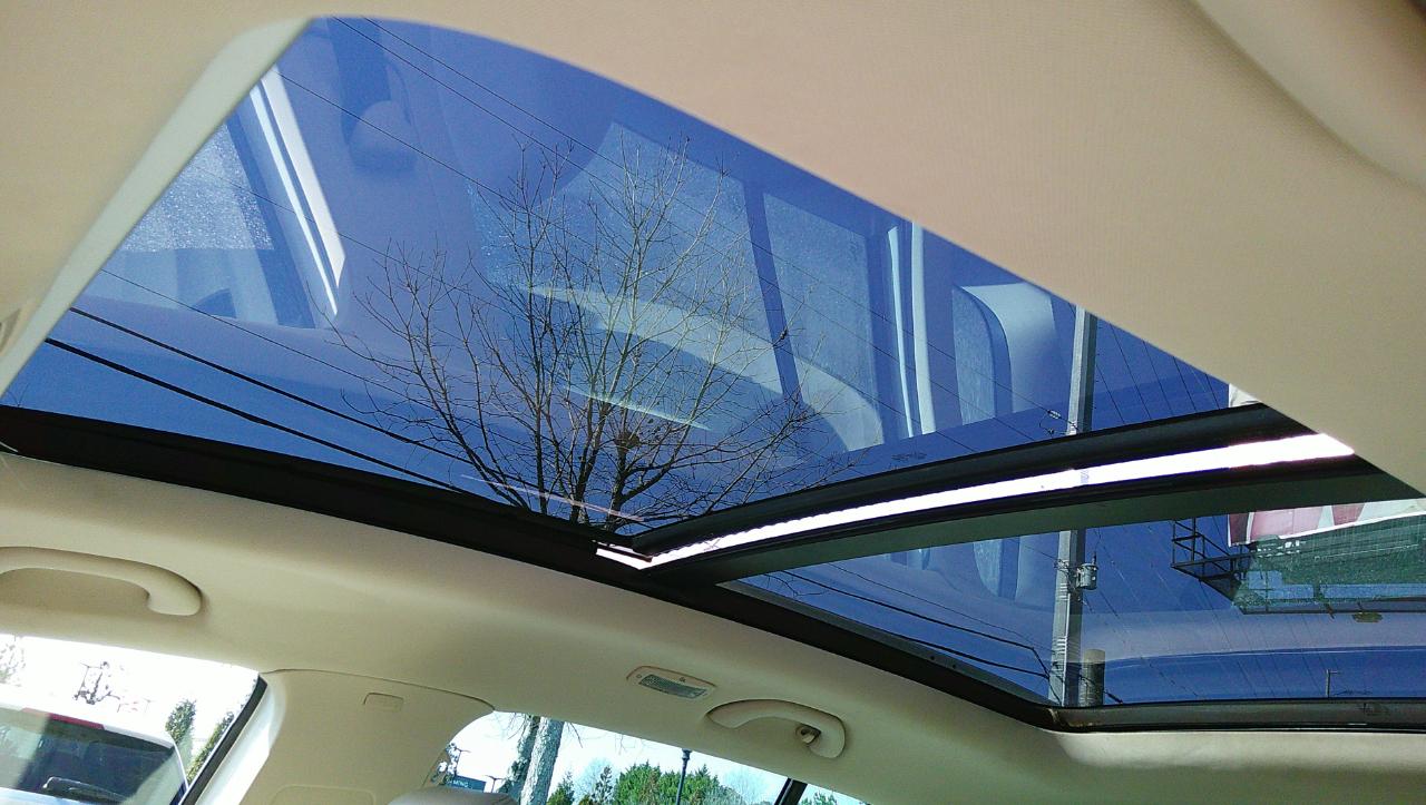 Volkswagen Tiguan 2WD 4dr Auto SE w/Sunroof & Nav 2012