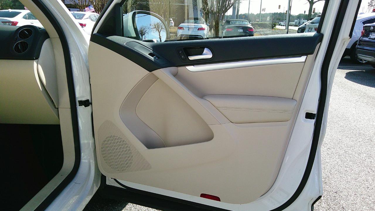 Volkswagen Tiguan 2WD 4dr Auto SE w/Sunroof & Nav 2012