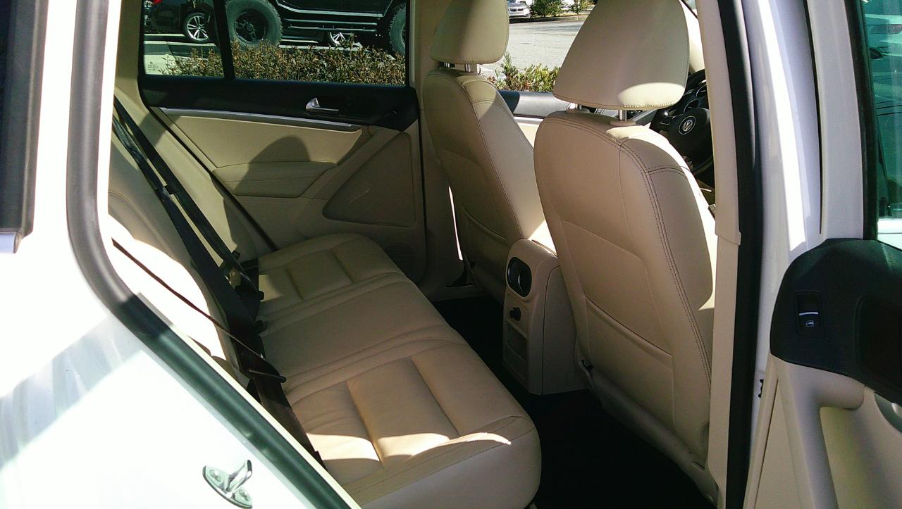 Volkswagen Tiguan 2WD 4dr Auto SE w/Sunroof & Nav 2012