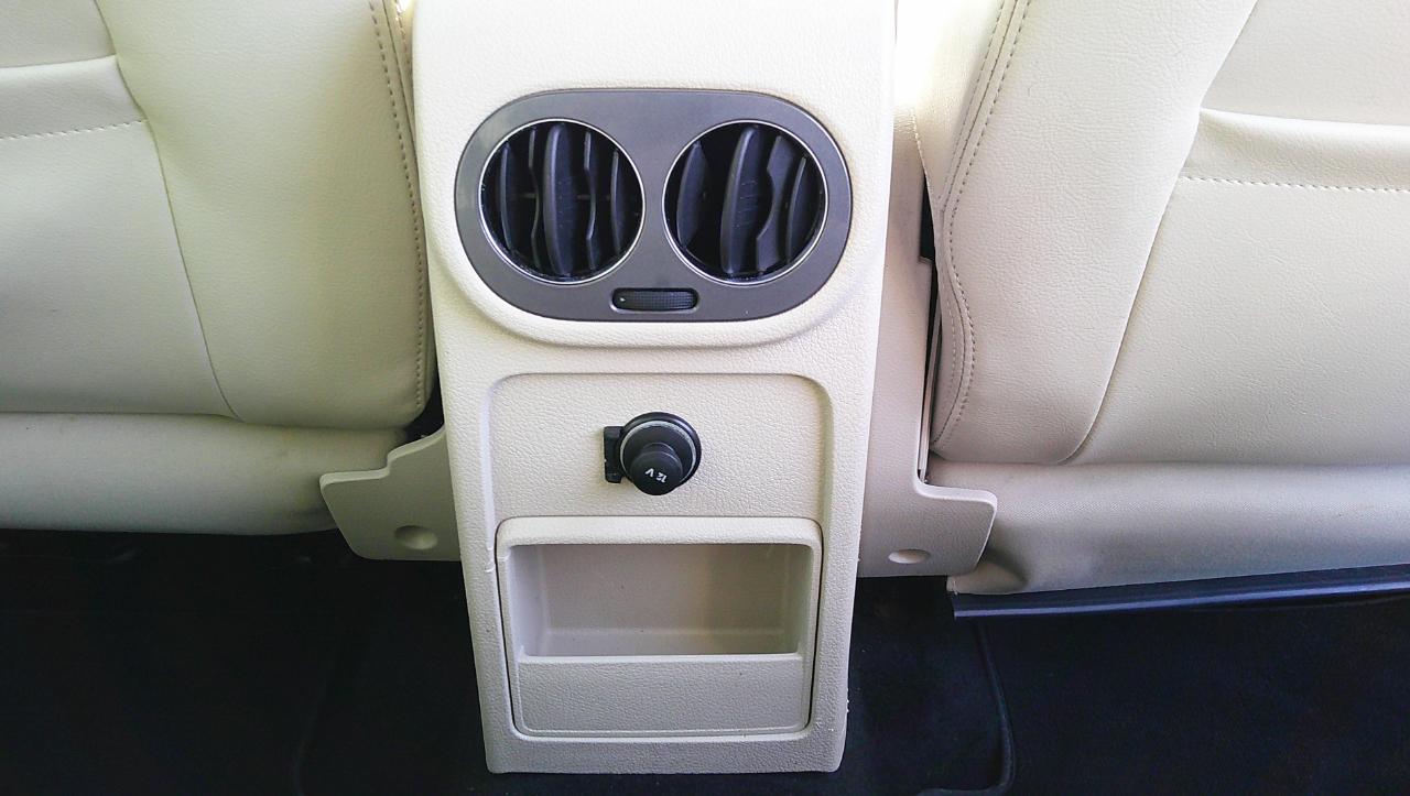 Volkswagen Tiguan 2WD 4dr Auto SE w/Sunroof & Nav 2012