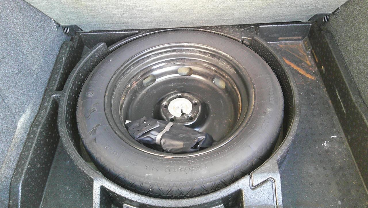 Volkswagen Tiguan 2WD 4dr Auto SE w/Sunroof & Nav 2012