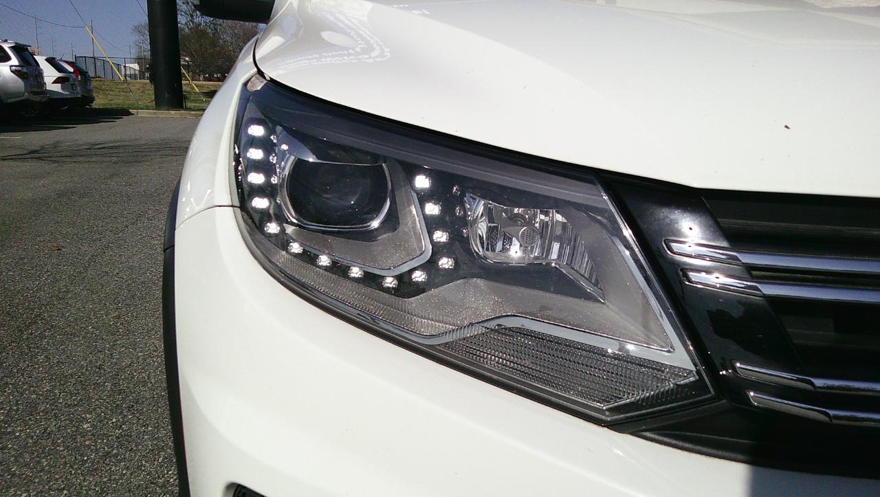 Volkswagen Tiguan 2WD 4dr Auto SE w/Sunroof & Nav 2012