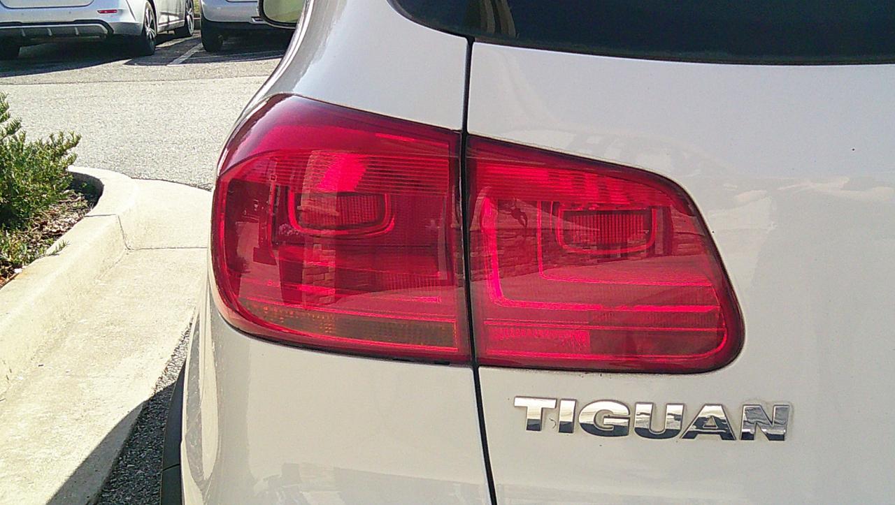 Volkswagen Tiguan 2WD 4dr Auto SE w/Sunroof & Nav 2012