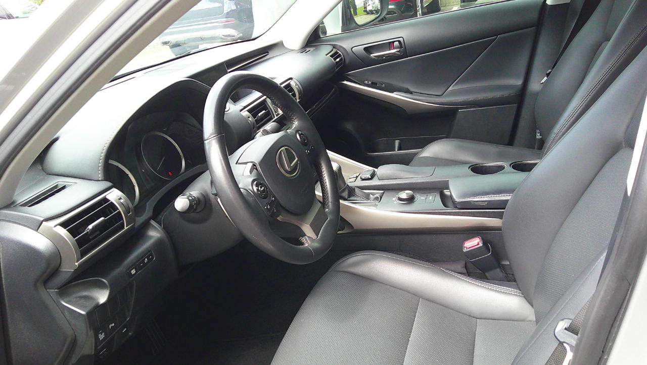 Lexus IS 250 4dr Sport Sdn RWD 2015
