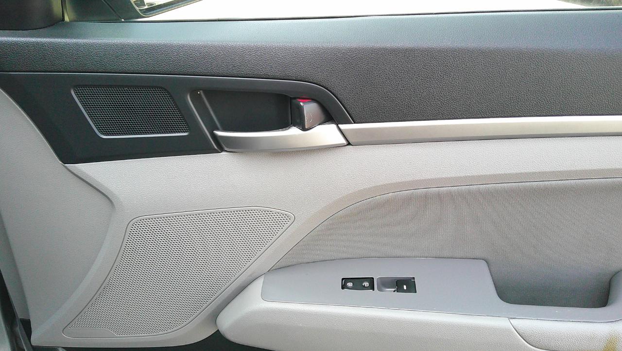 Hyundai Elantra SEL IVT 2020