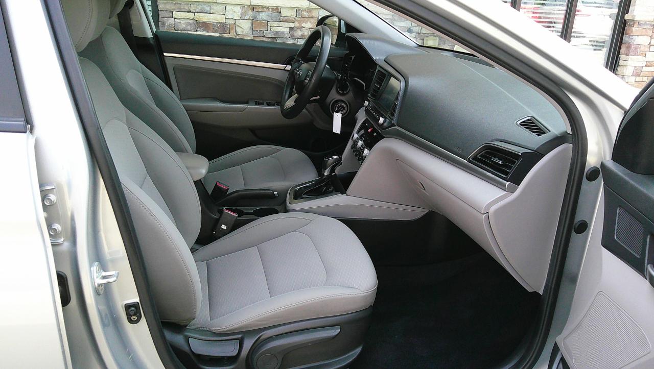 Hyundai Elantra SEL IVT 2020