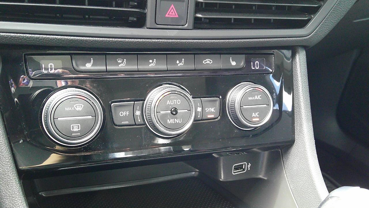 Volkswagen Jetta R-Line Auto w/SULEV 2019