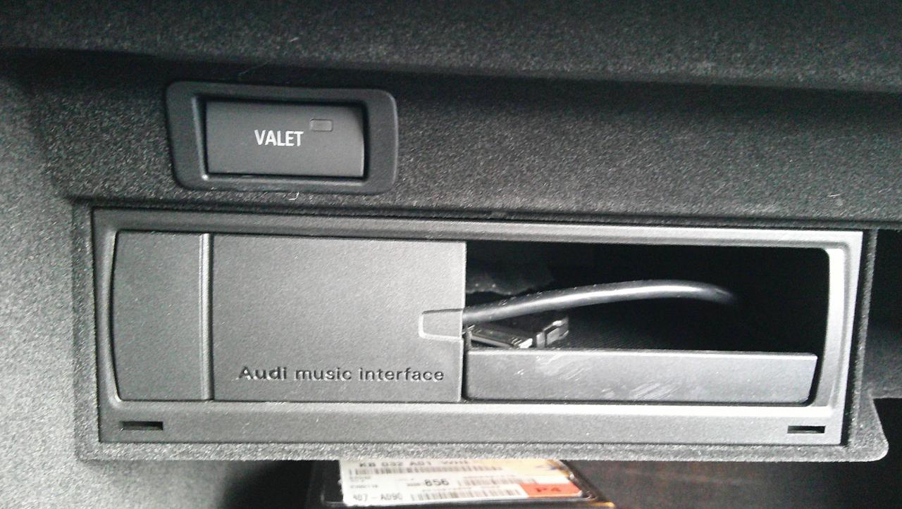 Audi A4 4dr Sdn CVT FrontTrak 2.0T Premium 2013