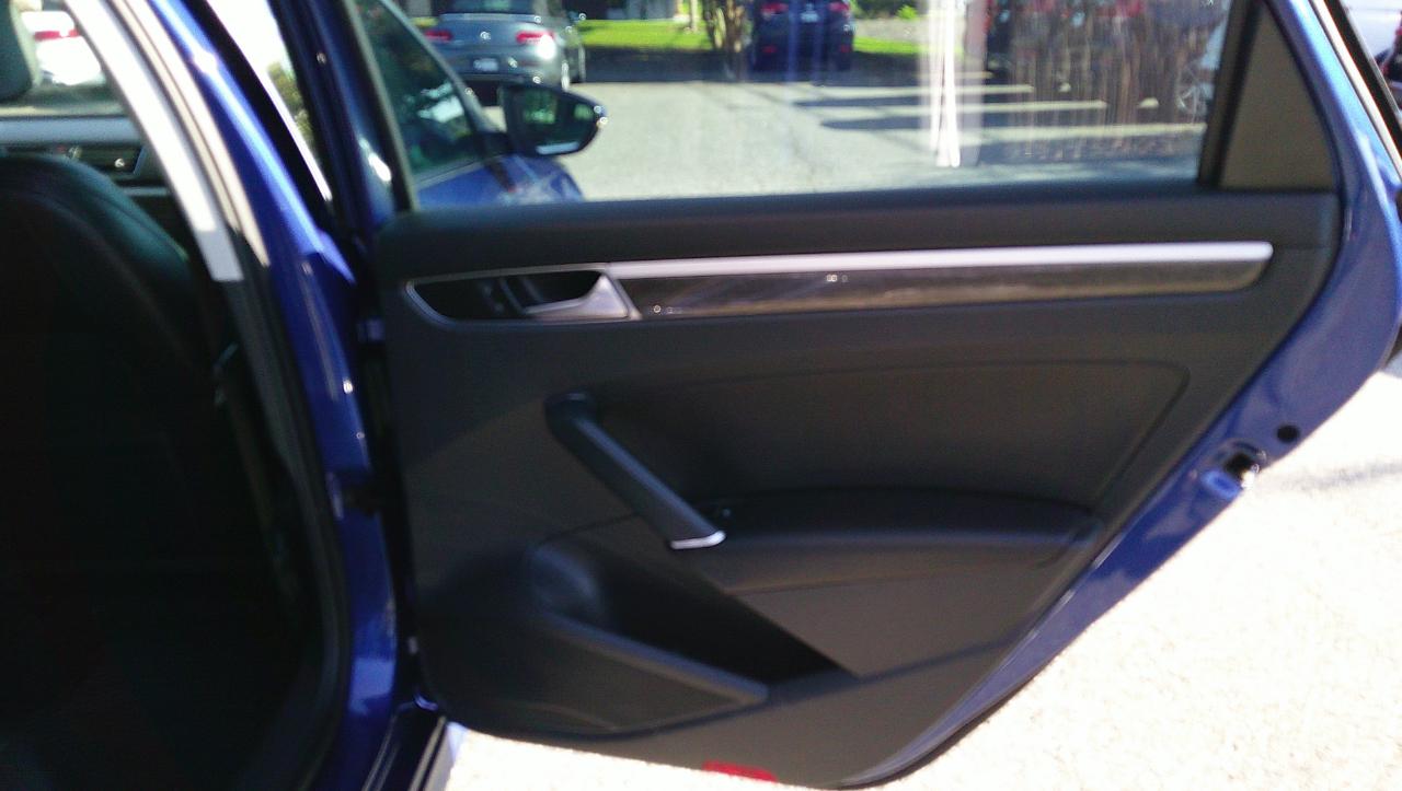 Volkswagen Passat 4dr Sdn 1.8T Auto SE PZEV 2016