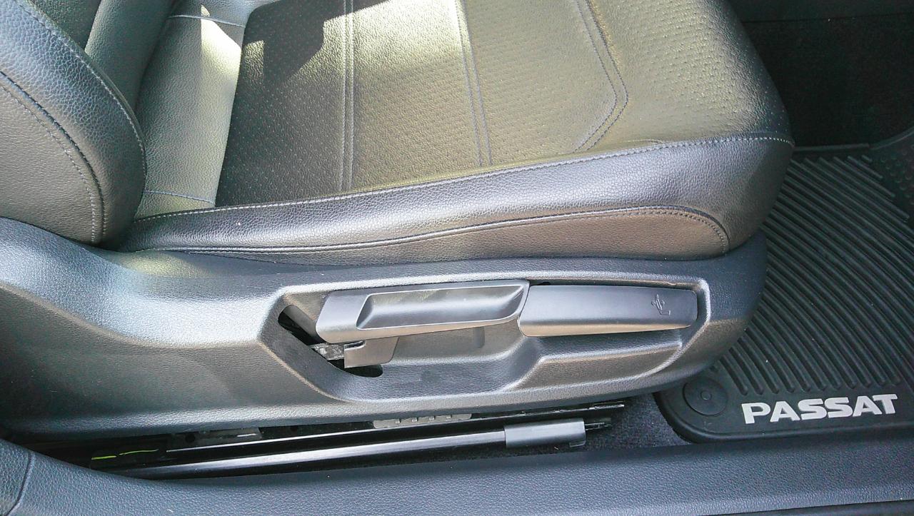 Volkswagen Passat 4dr Sdn 1.8T Auto SE PZEV 2016