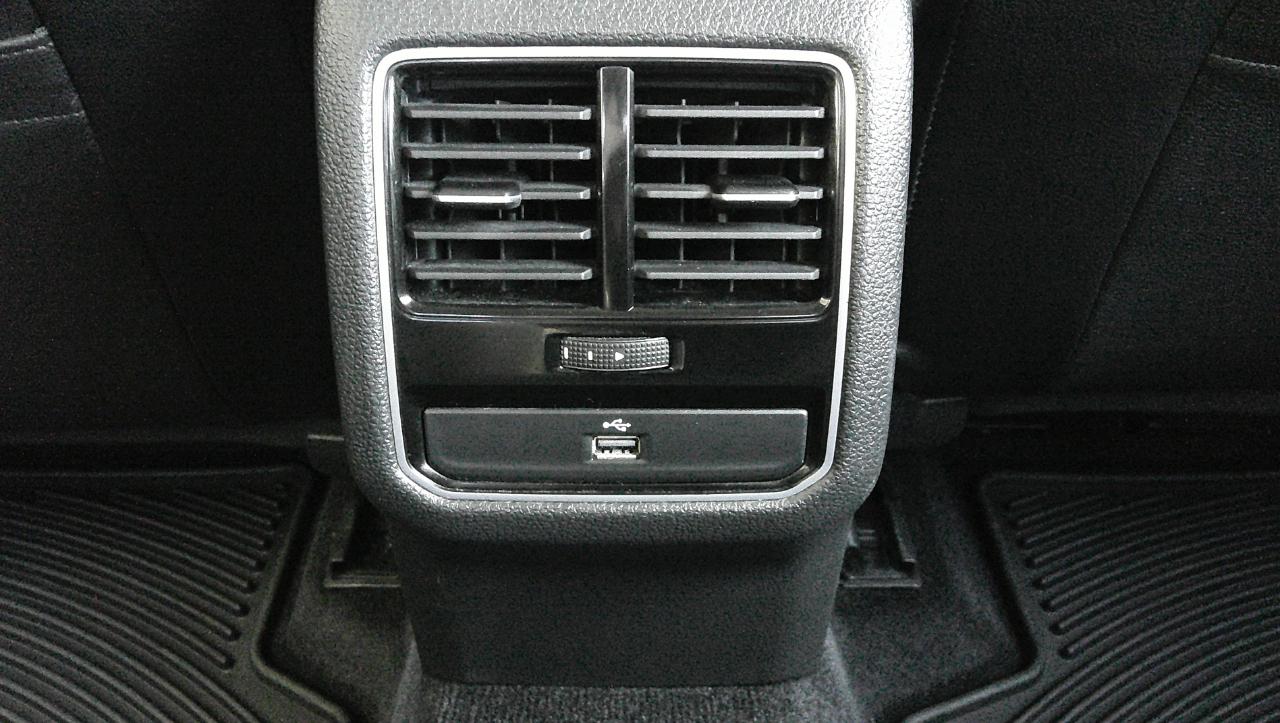 Volkswagen Passat 4dr Sdn 1.8T Auto SE PZEV 2016