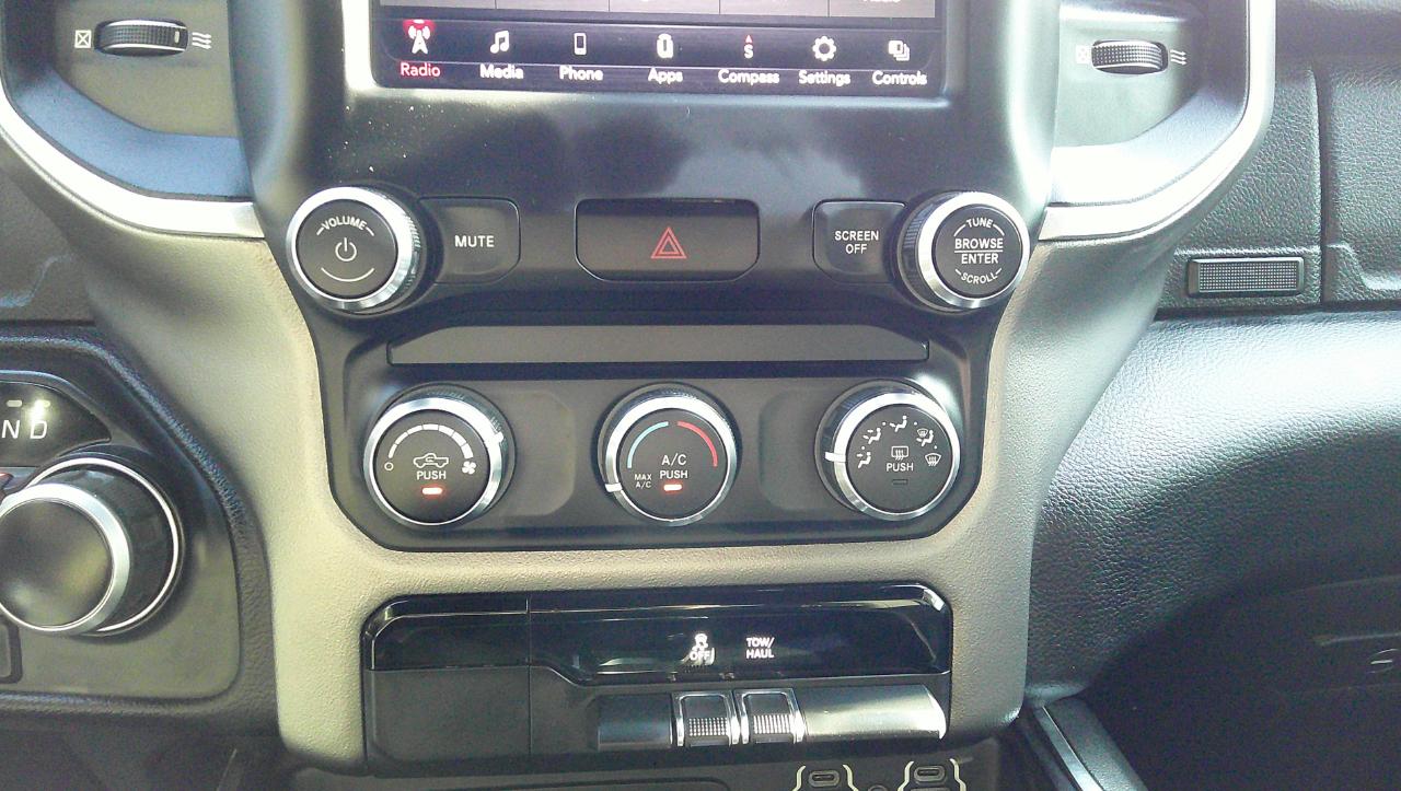 RAM 1500 Big Horn/Lone Star 4x4 Crew Cab 5'7" Box 2019