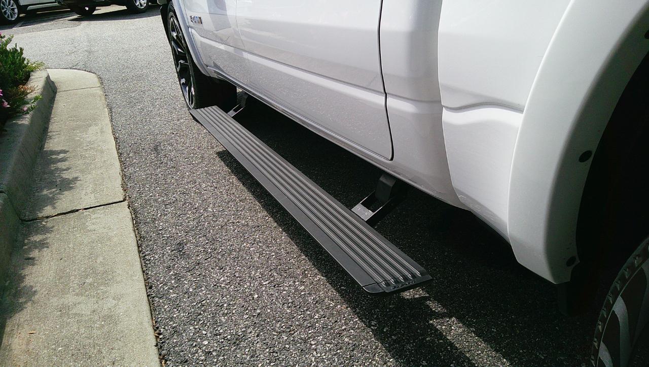 RAM 1500 Longhorn 4x4 Crew Cab 5'7" Box 2025