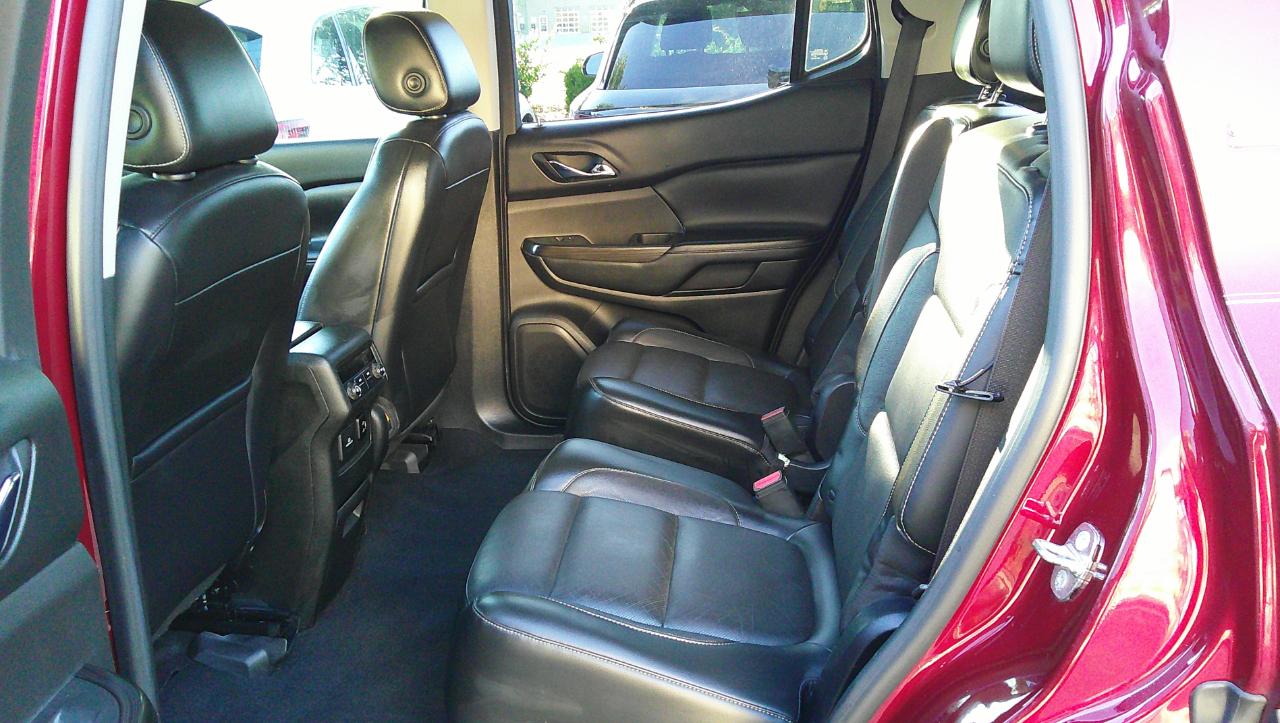 GMC Acadia FWD 4dr SLT w/SLT-1 2017