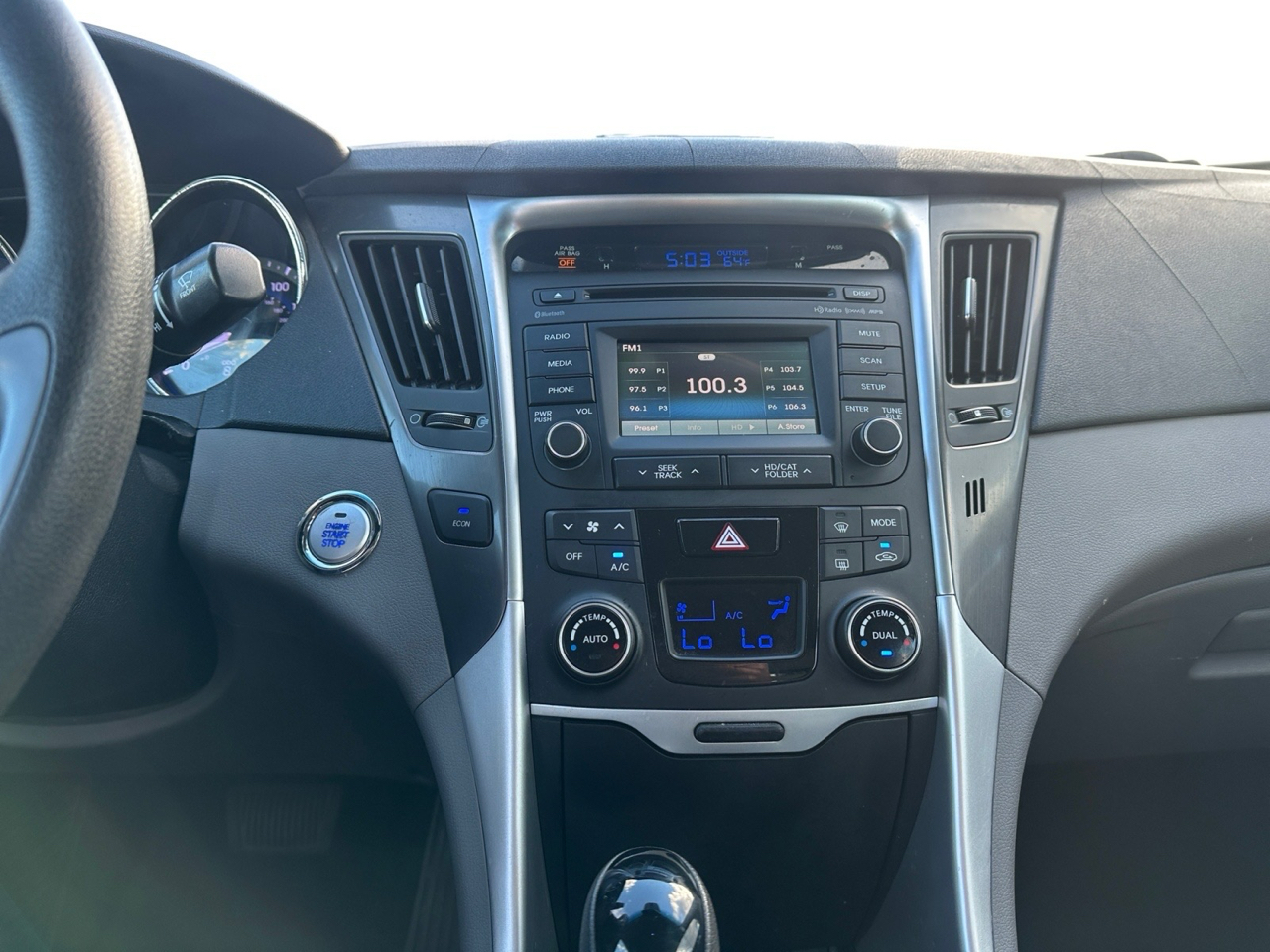 Hyundai Sonata Hybrid 4dr Sdn 2015 Hyundai Sonata Hybrid 4dr Sdn 2015