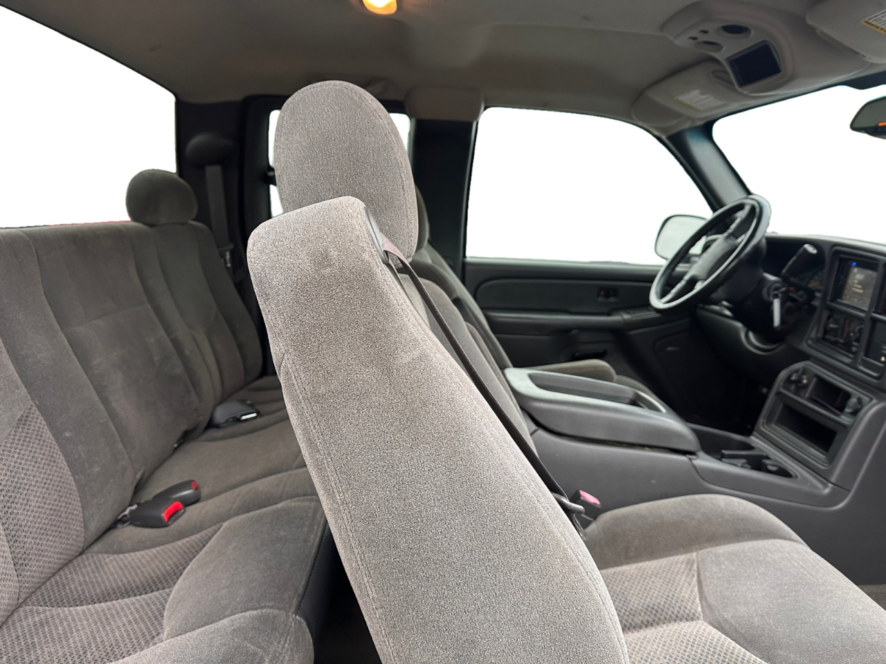 Chevrolet Silverado 1500 Ext Cab 143.5" WB LS 2004