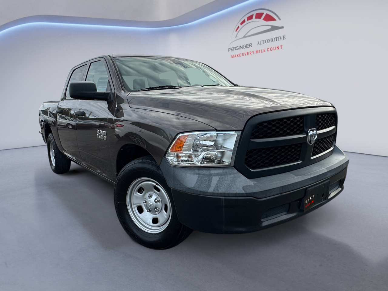 RAM 1500 Tradesman 4x2 Crew Cab 5'7" Box 2018 RAM 1500 Tradesman 4x2 Crew Cab 5'7" Box 2018