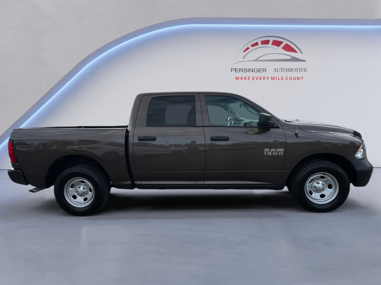 RAM 1500 Tradesman 4x2 Crew Cab 5'7" Box 2018 RAM 1500 Tradesman 4x2 Crew Cab 5'7" Box 2018