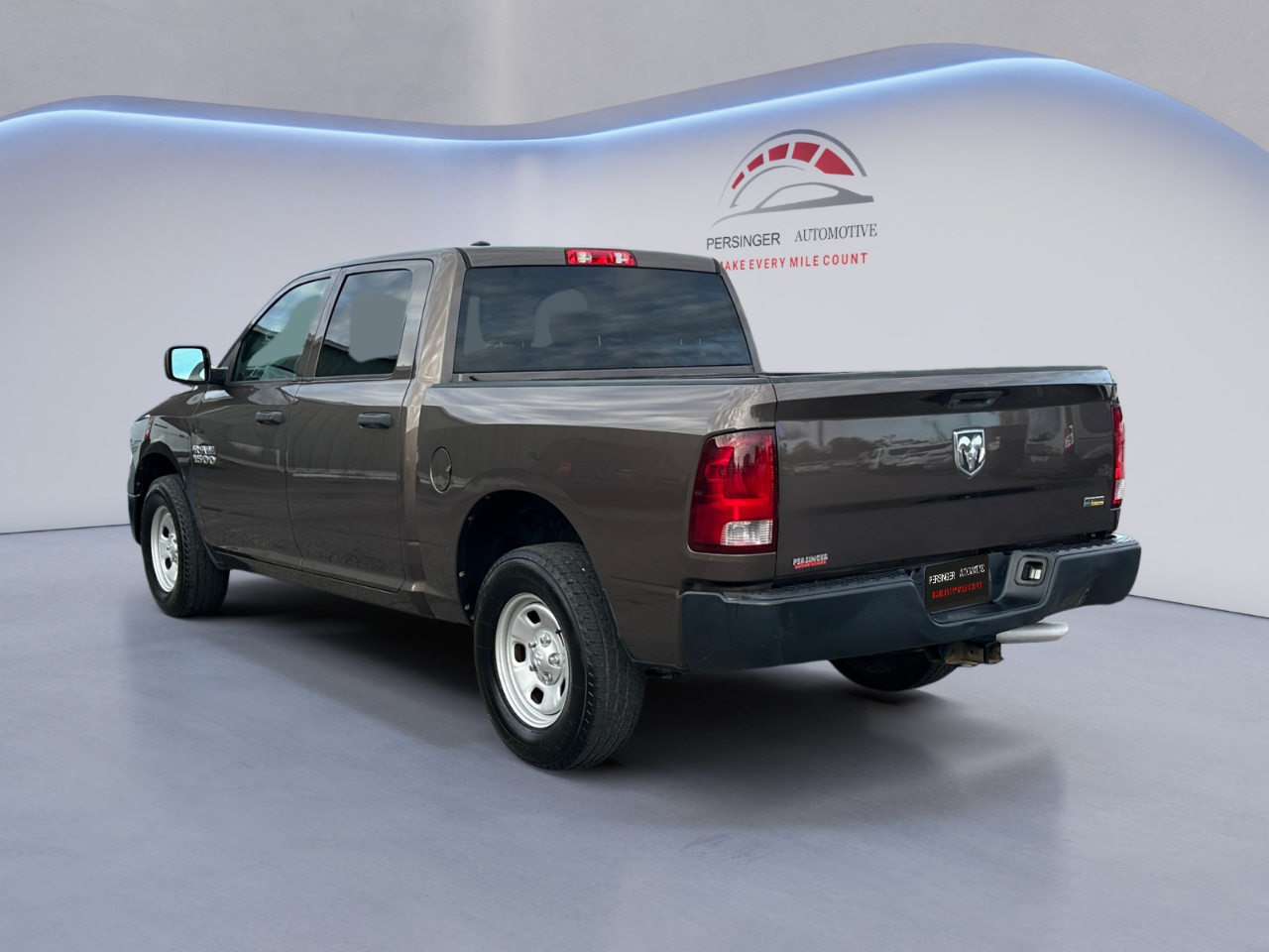 RAM 1500 Tradesman 4x2 Crew Cab 5'7" Box 2018 RAM 1500 Tradesman 4x2 Crew Cab 5'7" Box 2018