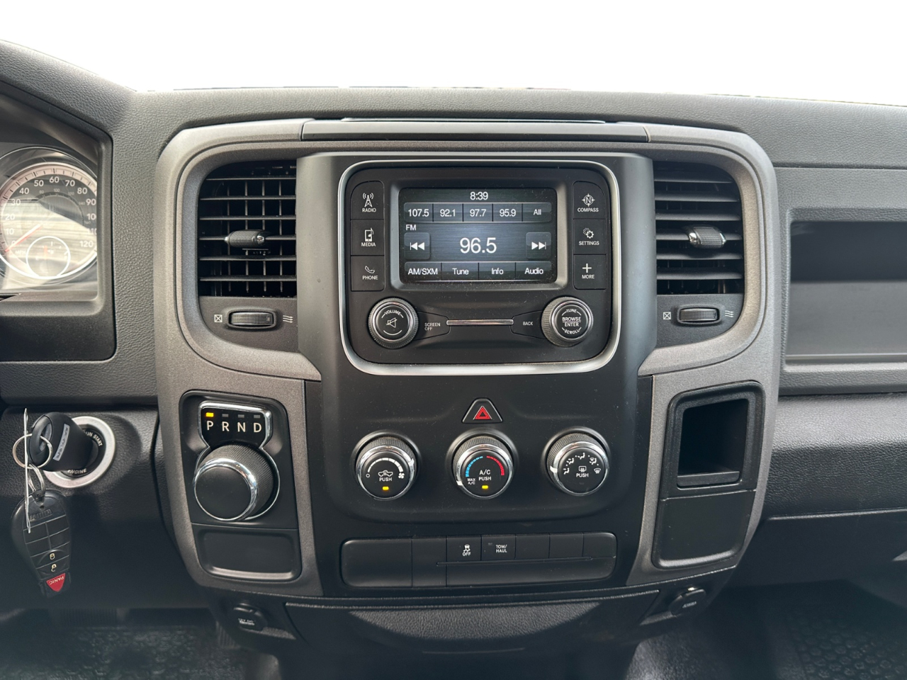 RAM 1500 Tradesman 4x2 Crew Cab 5'7" Box 2018 RAM 1500 Tradesman 4x2 Crew Cab 5'7" Box 2018