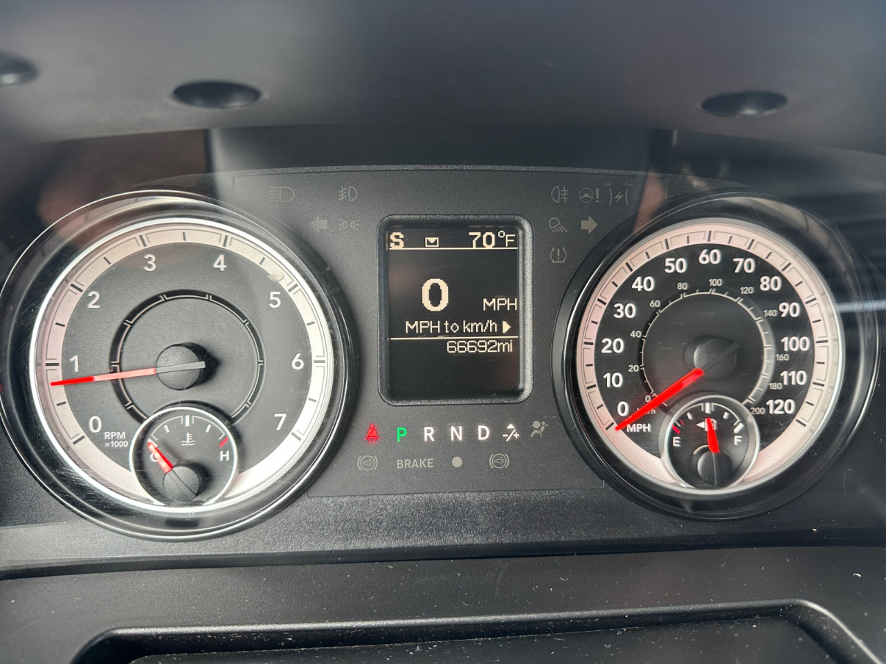 RAM 1500 Tradesman 4x2 Crew Cab 5'7" Box 2018 RAM 1500 Tradesman 4x2 Crew Cab 5'7" Box 2018