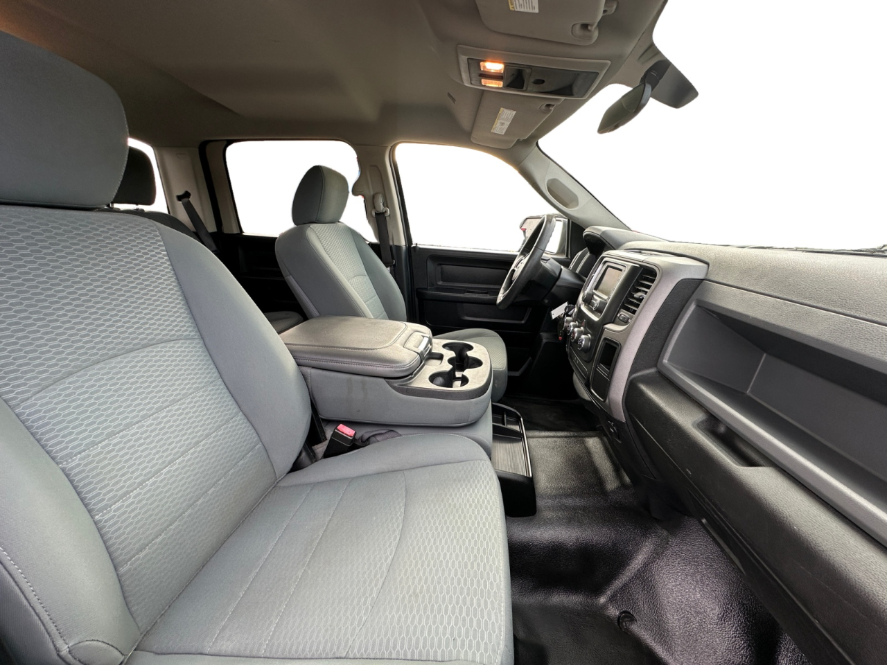 RAM 1500 Tradesman 4x2 Crew Cab 5'7" Box 2018 RAM 1500 Tradesman 4x2 Crew Cab 5'7" Box 2018